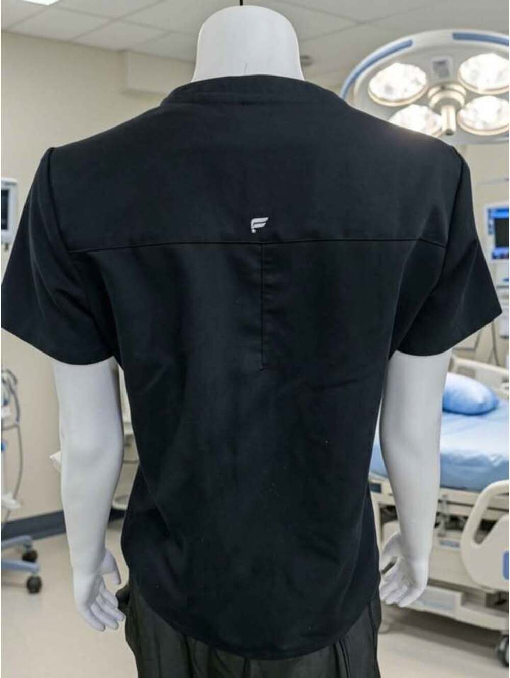 Fabletics Black V-Neck Scrub Top, size medium - Picture 3 of 5